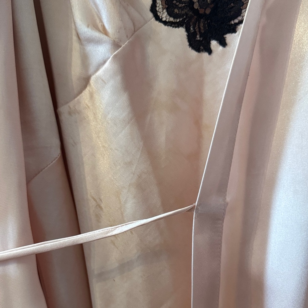 Oscar de la Renta Blush Satin Robe with Black Lace - Picture 7 of 12